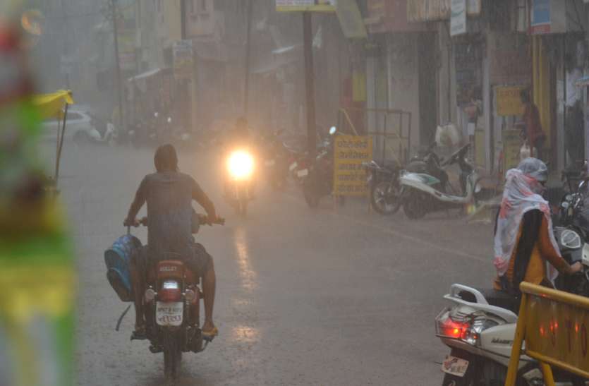 news Heavy rains news : जिले में 15 दिन के इंतजार के बाद जोरदार बारिश, फसलों को मिला जीवनदान