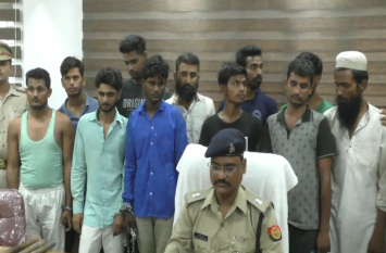police arrested 11 criminals in hapur डकैती की प्लानिंग कर रहे गैंग के 11 बदमाशों को पुलिस ने किया गिरफ्तार, ऐसे देते थे वारदात को अंजाम- देखें वीडियो