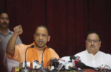 Yogi cabinet and bjp state sangathan reshuffle update news UP Cabinet Reshuffle : योगी कैबिनेट में इन्हें मिलेगा मौका और इनका छिनेगा मंत्रिपद, बीजेपी संगठन में फेरबदल जल्द