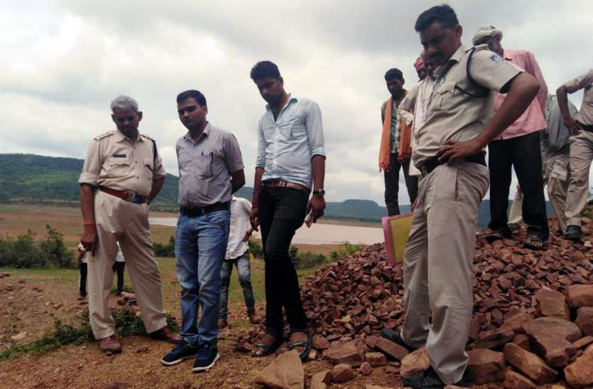 old man rods beaten to death in satna Pondi Dudaha Old man murder case भैंस की तलाश में घर से निकले वृद्ध की पीट-पीटकर हत्या, कहीं डकैत के परिवार ने तो नहीं की वारदात!