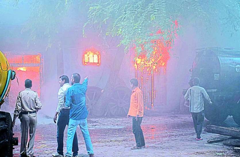 indore विधि विभाग में लगी आग से 25 वर्षों के रिकॉर्ड की फाइलें खाक, उठता रहा लापरवाही का धुआं