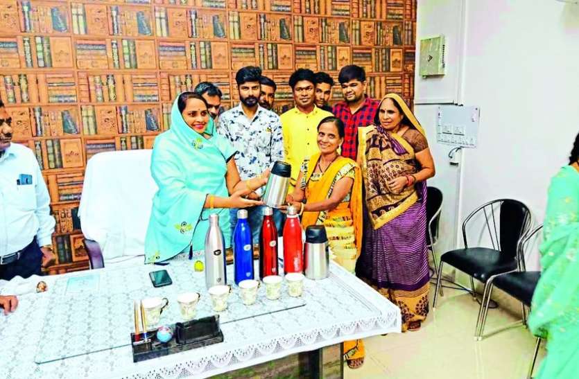 alirajpur sena patel नपा कार्यालय परिसर को सिंगल यूज प्लास्टिक मुक्त करने का लिया संकल्प