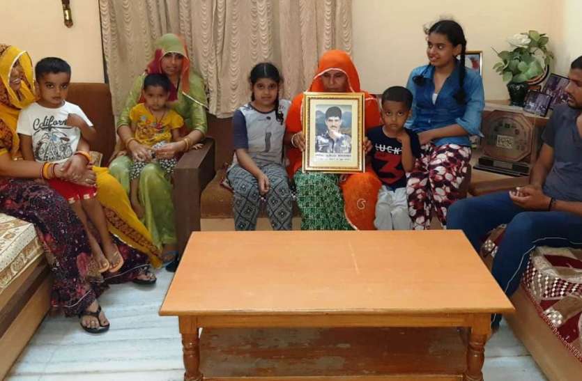 nagaur news भंवरलाल भाकर ने छुड़ाए थे दुश्मनों के छक्के, बंकर पर चढकऱ खदेड़ा था घुसपैठियों को