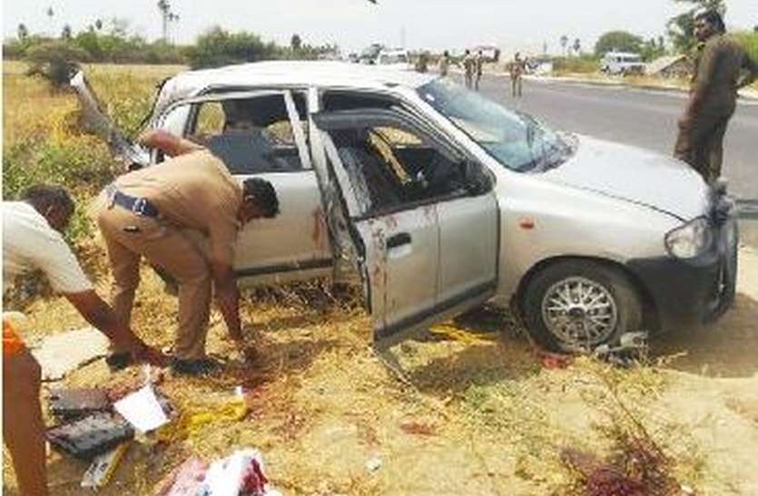 car and t bus collision सड़क हादसे में कार सवार तीन की मौत, एक घायल घायल