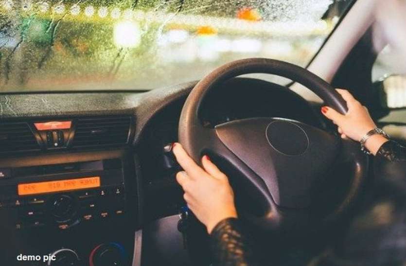 indore आधी रात को कार में थे युवक-युवती, पुलिस पीछे लगी तो दौड़ाई गाड़ी, पकड़ाए तो बताई ये कहानी