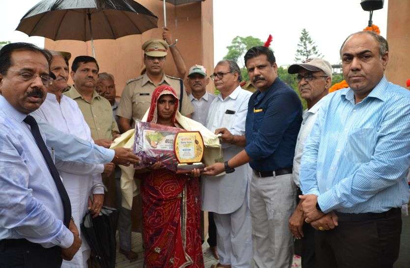Kargil Vijay Diwas : करगिल विजय दिवस पर राजस्थान पत्रिका और सैनिक कल्याण बोर्ड की ओर से शहीद नमन और वीरांगना अभिनंदन समारोह आज शहीद स्मारक पर आयोजित हुआ।