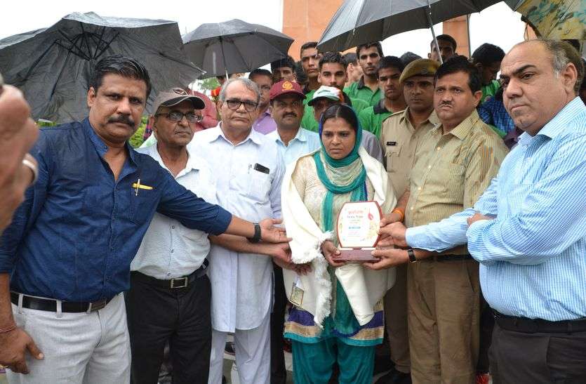 Kargil Vijay Diwas : करगिल विजय दिवस पर राजस्थान पत्रिका और सैनिक कल्याण बोर्ड की ओर से शहीद नमन और वीरांगना अभिनंदन समारोह आज शहीद स्मारक पर आयोजित हुआ।