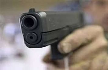 Jamshedpur Murder Case: Police Inspector Shot Dead 3 Including Wife पुलिस इंस्पेक्टर ने पत्नी समेत 3 को मारी गोली, स्कूल जाकर बेटे को भी मार दूंगा कहकर भागा और फिर...