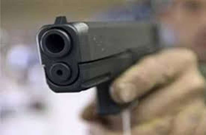 Jamshedpur Murder Case पुलिस इंस्पेक्टर ने पत्नी समेत 3 को मारी गोली, स्कूल जाकर बेटे को भी मार दूंगा कहकर भागा और फिर...