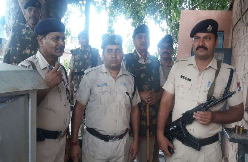 gangapurcity news पुलिस पर पथराव व रेलवे फाटक की तोडफ़ोड़ का मामला दर्ज