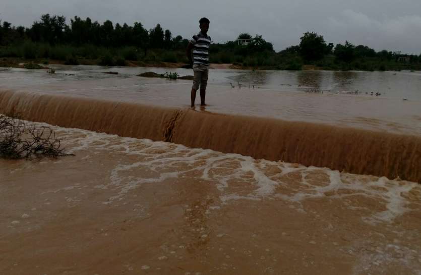 sp Jaipur rural : बारिश ने मन मोहा, जैतपुर खींची की नदी में आया पानी