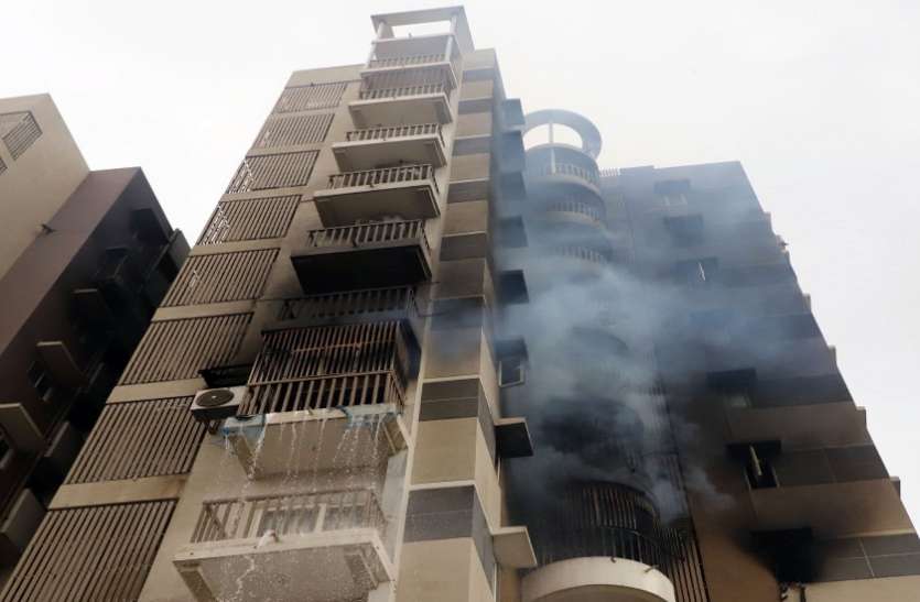 Death woman, 14 effected suffocation एक महिला की मौत , १४ को दम घुटने का असर