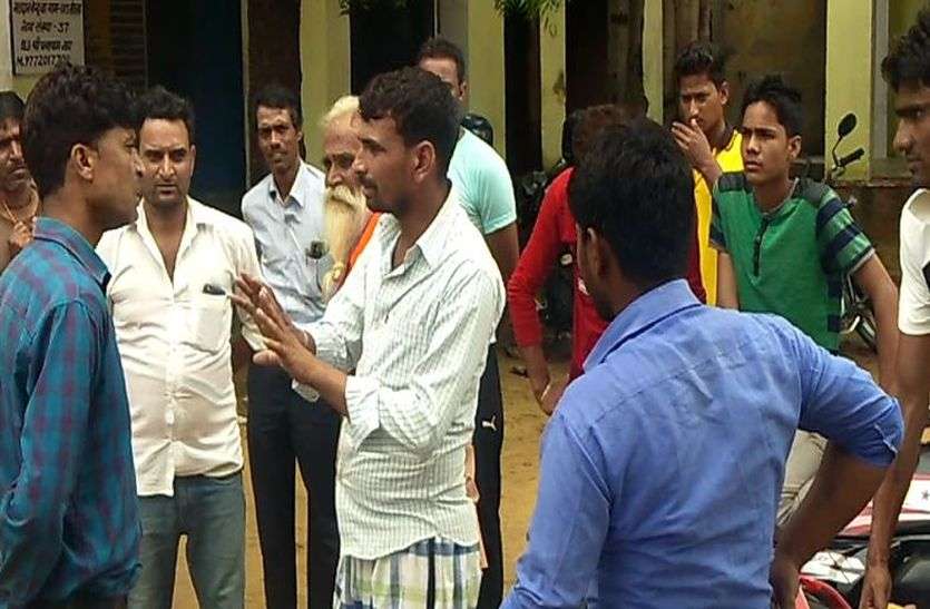 gangapurcity news स्कूल में नहीं सुविधाएं, अभिभावकों का हंगामा