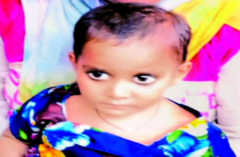 indore बीमार बेटी को अस्पताल ले जाने से मां ने किया इंकार, कार्यकर्ता ने ऐसे दी बच्ची को जिंदगी