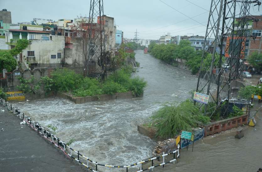 Heavy rain in Jaipur सीकर के बाद अब जयपुर में बिगड़े हालात, भारी बारिश ने तोड़ा कई सालों का रिकार्ड, यहां बनी बाढ़ जैसी स्थिति