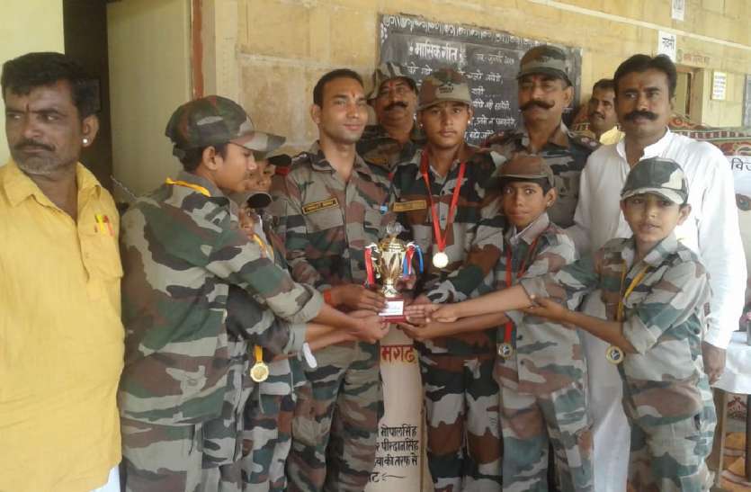 jaisalmer news Kargil Vijay Divas 2019: वीरगति को प्राप्त हुए सैनिकों को दी श्रद्धांजलि,परिजनों को किया सम्मानित