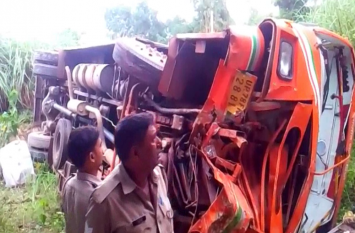 kanpur anand vihar roadways bus accident in kannauj up दिल्ली से कानपुर जा रही रोडवेज बस गिरी नाले में, 30 से 35 लोग थे सवार, ड्राइवर ने मान ली होती बात तो न होता हादसा