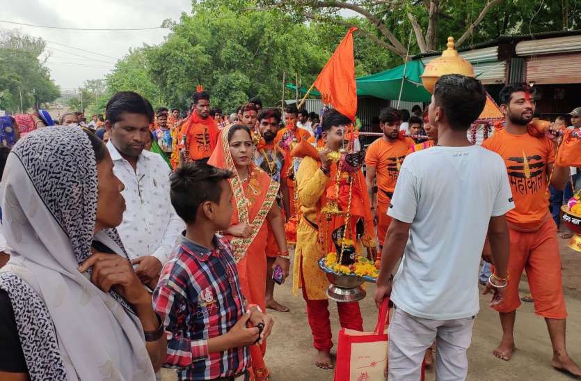 आठ दिन में पहुंचेंगे उज्जैन, ओंकारजी और बाबा महाकाल को जल चढ़ाएंगे कावडि़ए पंधाना से 24वीं बोल बम कावड़ यात्रा रवाना आठ दिन में पहुंचेंगे उज्जैन, ओंकारजी और बाबा महाकाल को जल चढ़ाएंगे कावडि़ए पंधाना से 24वीं बोल बम कावड़ यात्रा रवाना