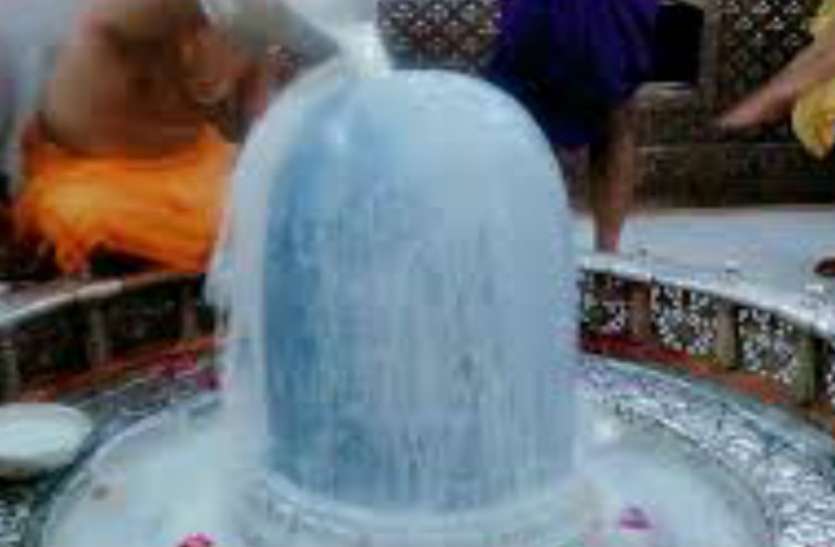 Lord Shiva सावन में शिवलिंग पर भूलकर भी ना चढ़ाएं ये चीज, नहीं तो हो जाएगा विनाश