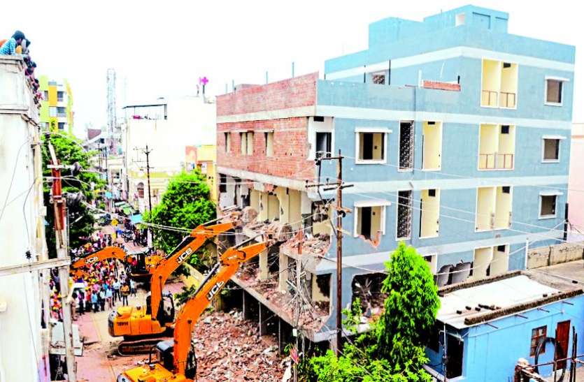 indore ‘2 लाख रुपए ले लो और धीरे-धीरे तोड़ों, कोर्ट से शाम तक फैसला आ जाएगा’