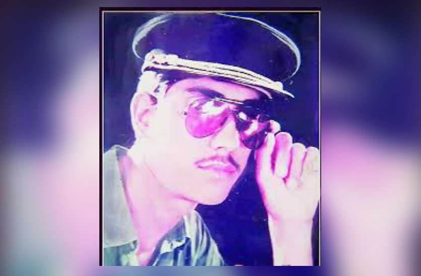 Kargil Vijay Diwas : शहीद सीताराम कुमावत ( Martyr Sitaram Kumawat ) ने 18 ग्रेनेडियर की अपनी टीम के साथ द्रास सेक्टर में दुश्मन की तीन चौकियों को तबाह किया। चौथी चौकी फतेह करने आगे बढ़ा ही था कि दुश्मन की मिसाइल का शिकार होकर शहीद हो गया। Kargil Vijay Diwas : जीतने की जिद से ‘खिलाड़ी’ ने तबाह की थी पाकिस्तान की तीन चौकियां, पढ़ें शहीद जांबाज की दास्तां