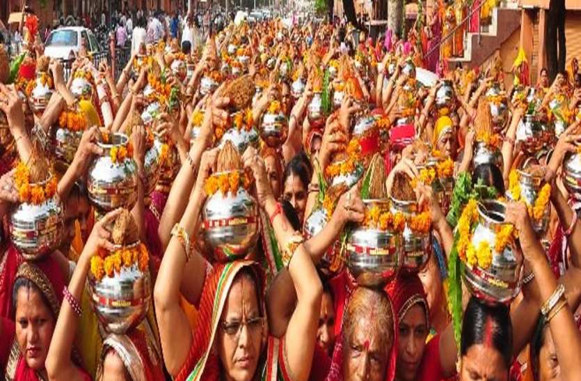 kalash yatra lucknow aliganj लालगंज में आज निकली कलश यात्रा