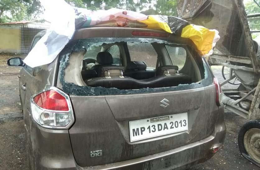 car me torphor कांग्रेस के महामंत्री सहित 3 नेताओं को गांव वालों ने बेरहमी से पीटा! कारण जानकर आप भी रह जाएंगे हैरान