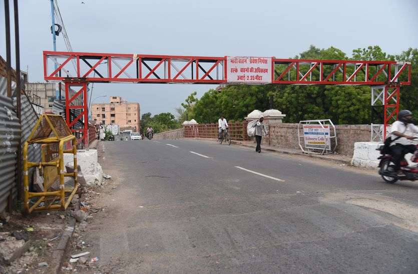 land acquiring is must to increase the width of Mohanpura bridge भूमि अवाप्त किए बिना मोहनपुरा पुलिया की चौड़ाई बढ़ाना संभव नहीं