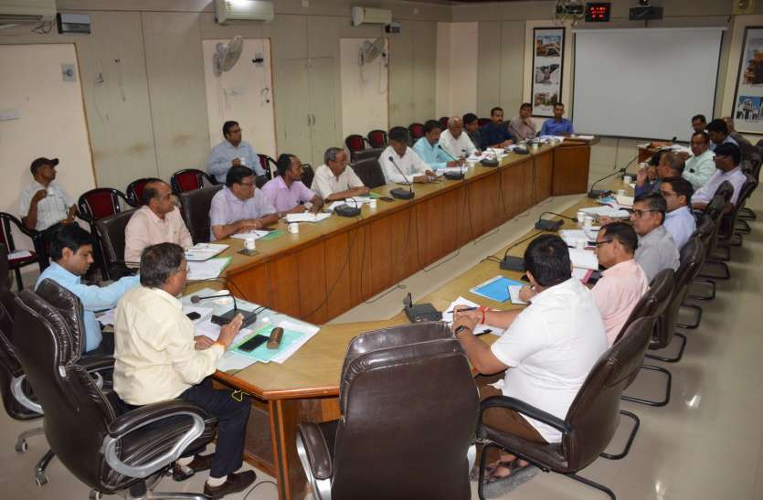 District Collector order to take Action in encroachment matter सरकारी भूमि पर अतिक्रमण मामले में तत्काल हो कार्रवाई: कलक्टर