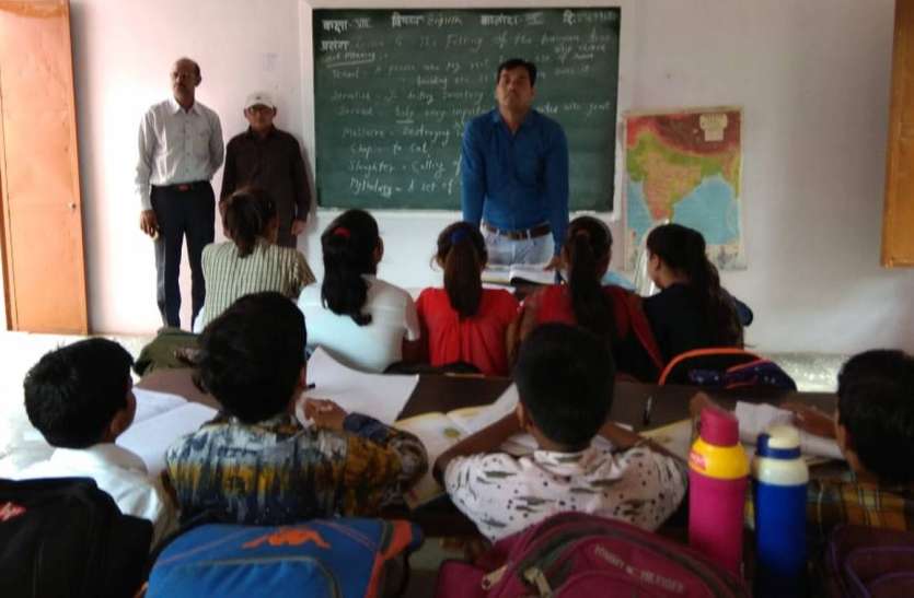 pratapgarh शिक्षा उपनिदेशक ने किया निरीक्षण, जानी समस्याएं