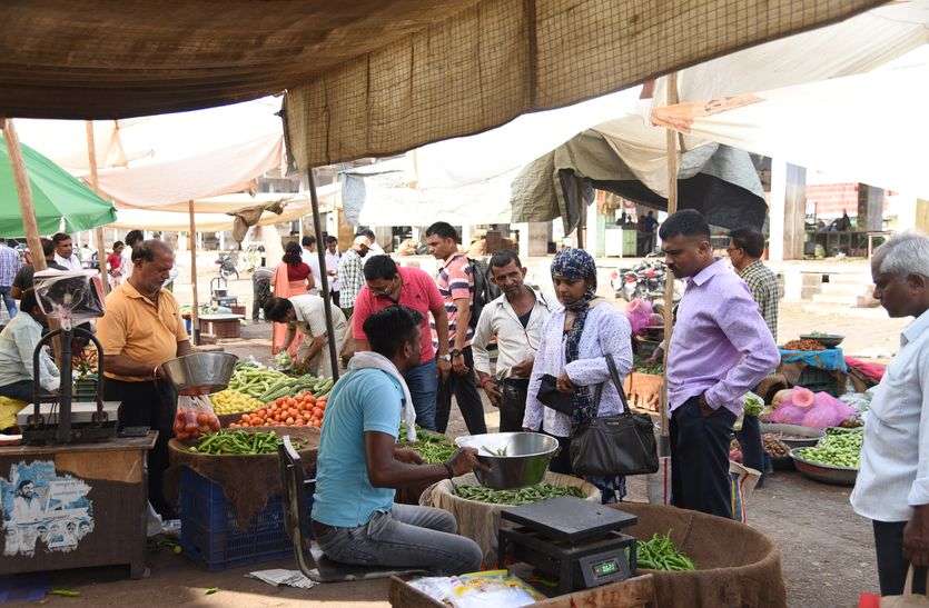 Holocaust vegetable vendors of Pawata Mandir did not get relief पावटा मंडी के होलसेल सब्जी विक्रेताओं को नहीं मिली राहत