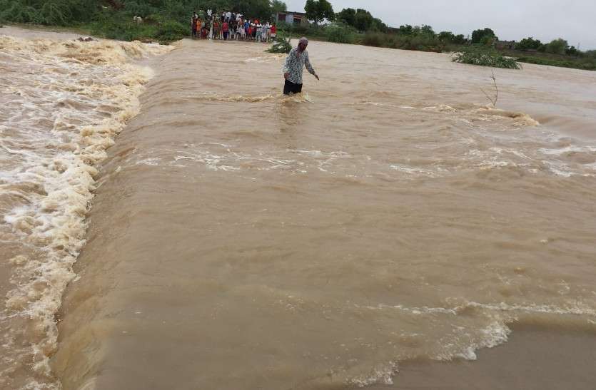 heavy rain in rajasthan जयपुर, सीकर, बारां में 6 इंच बारिश, पांच की मौत, स्कूलों में अवकाश के लिए एडवाइजरी जारी
