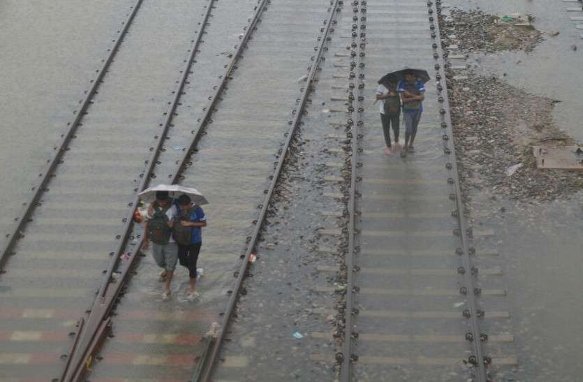 Rain In Rajasthan राजस्थान में कई जगह भारी बारिश से बिगड़े हालात, देखें PICS