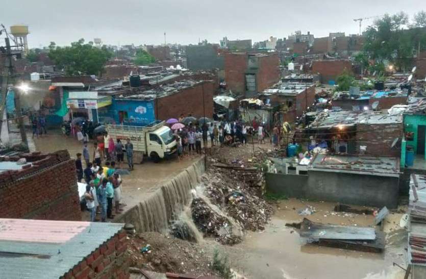 jaipur rain जयपुर में बारिश के साथ आई आफत, कई मकान ढहे, ट्रांसफार्मर गिरे