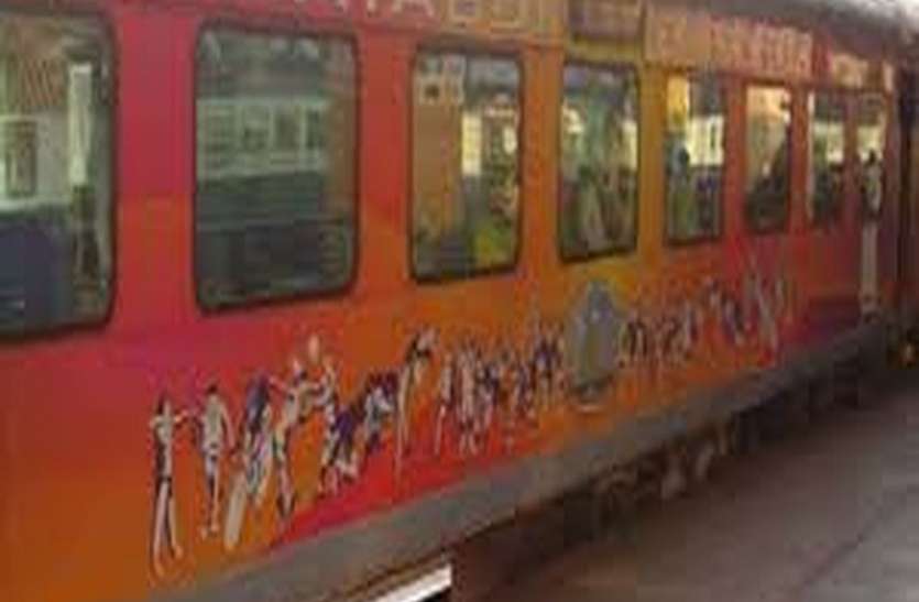 surat photo मुम्बई से अहमदाबाद शताब्दी के गांधीनगर तक विस्तार की मांग