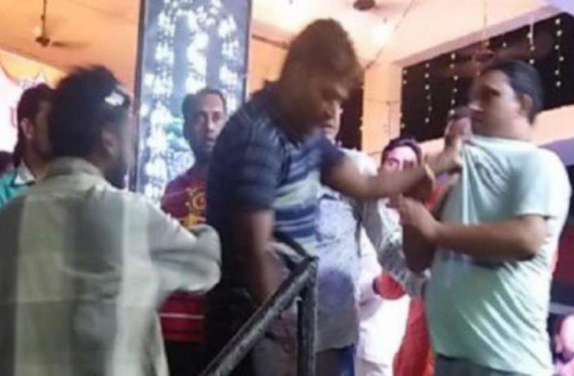 meerut रागिनी कार्यक्रम में अश्लील डांस का आरोप, संगीत सोम सेना ने किया बवाल तो शुरू हुआ धार्मिक पाठ