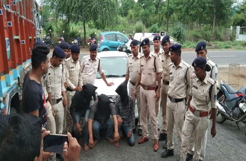 sehore पुलिस बनकर दोपहिया वाहन चालकों को लूटने वाले दबोचे