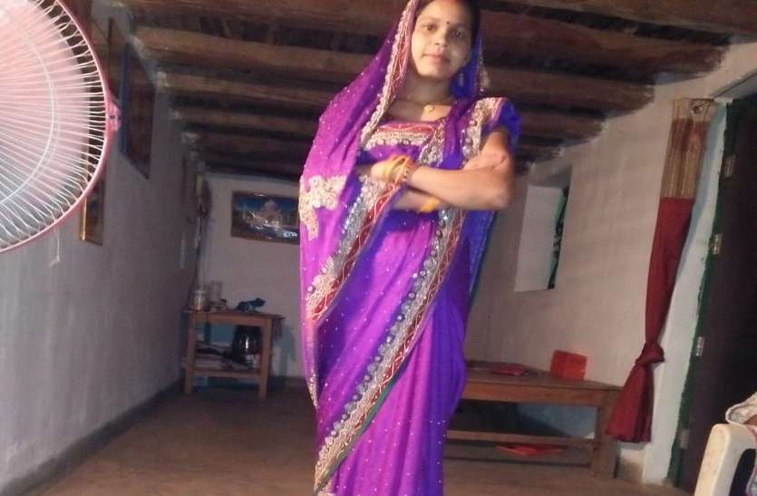 Suicide case एसपी के सामने फफक पड़ी मां, बोली- साहब, मेरी बेटी फांसी नहीं लगा सकती, वह अपने बेटे से बहुत प्यार करती थी, उसे...