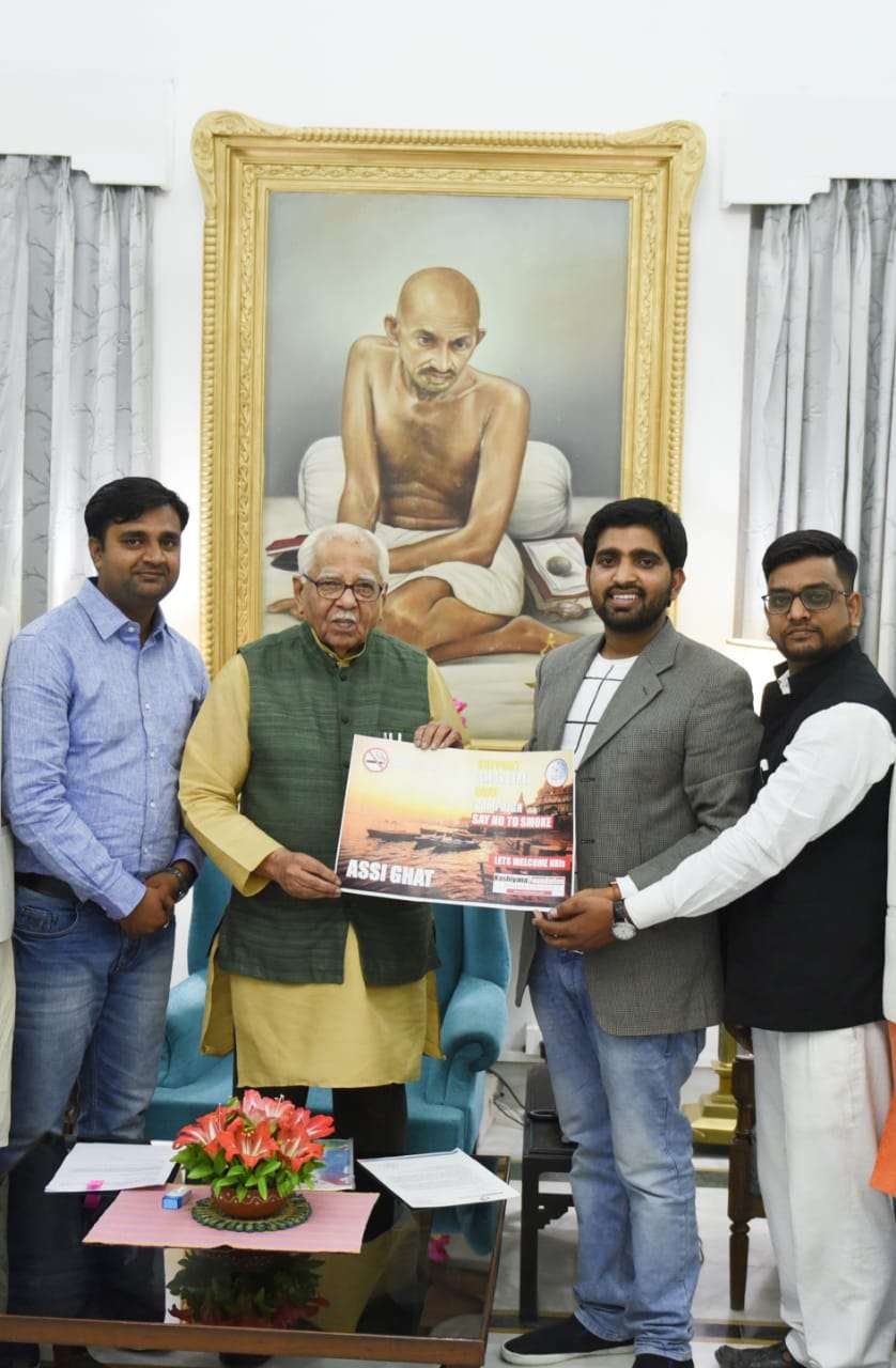 राज्यपाल रामनाइक संग सुमित और उनकी टीम