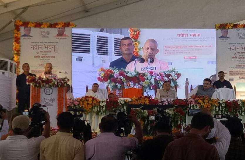 cm yogi दुल्हनों के लिए प्रदेश सरकार तैयार करेगी नई तरह की ब्राइडल ड्रेस, खादी के कपड़ों से मिलेगा नया लुक