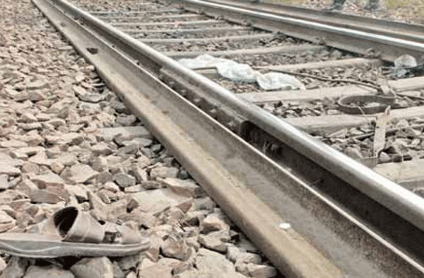 Youth commits suicide on rail track in Gaddopur Ayodhya Ayodhya : शराब के नशे ने कर दी ऐसी हालत कि रेल के पहिये के आगे कर दिया अपना सिर...