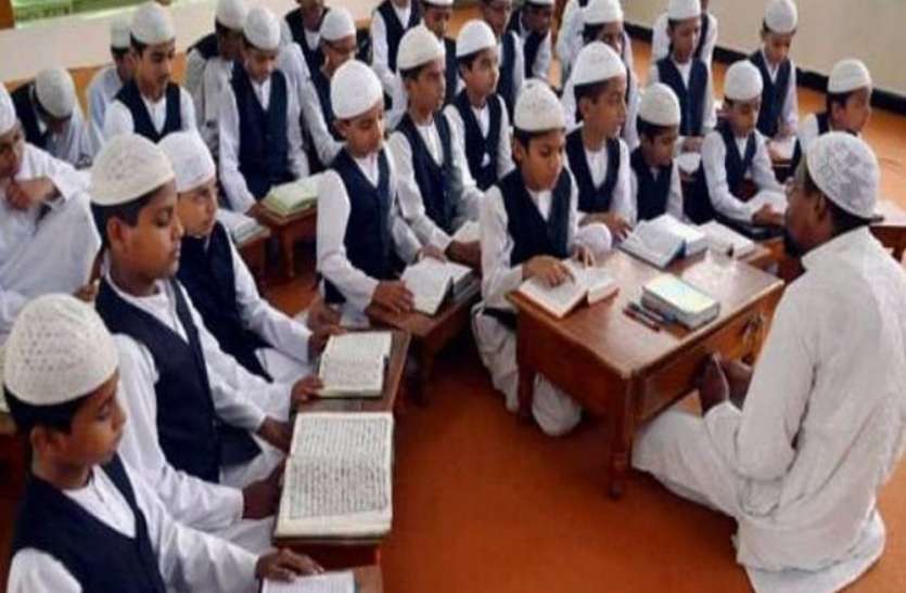 एक मदरसा ऐसा भी, पढ़ाई के साथ-साथ दी जाती है सामाजिक कार्यक्रमों की सीख पाठ्यक्रम से हटकर पढ़ाने में नदवा में हंगामा, अध्यापक हटाए गए