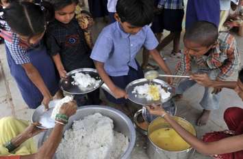1600 children's food stuck for 16 months due to pull of 3 departments 3 विभागों की खींचतान में 16 माह से फंसा 1600 बच्चों का भोजन