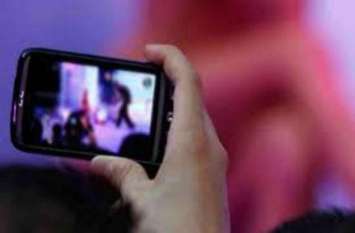 college student rape: girl student rape: porn photo viral कॉलेज छात्रा से बलात्कार कर खींचे फोटो, वायरल करने की दी धमकी