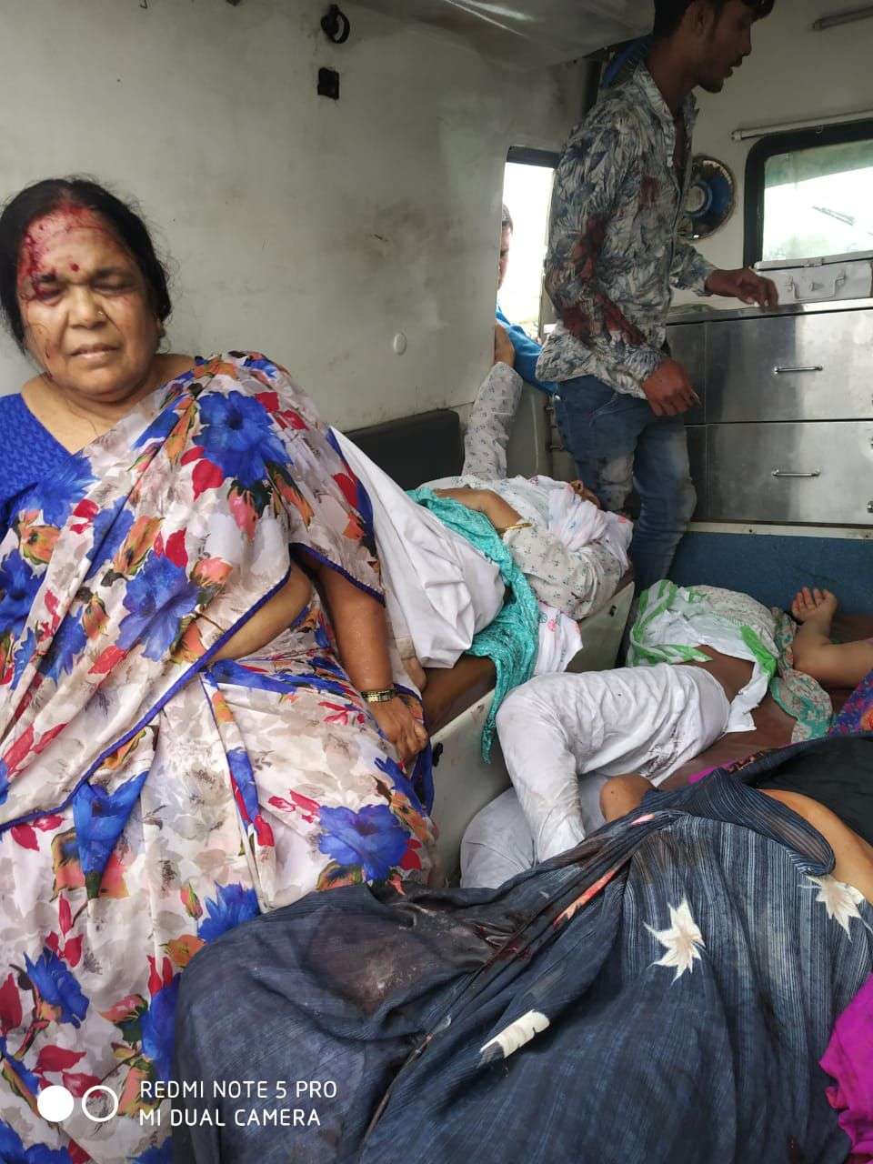घायल शिक्षिकाएं