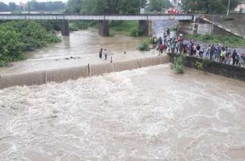 Where was the flood relief party, when Flooded the houses घरों में पानी भराया तो कहां था बाढ़ राहत दल-बाढ़ आई तो किससे मांगेंगे मदद