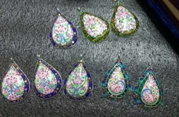 minakari bridal jewelry hint in new trends ब्राइडल ज्वैलरी से लेकर आउटफिट में मीनाकारी वर्क हो रहा हिट