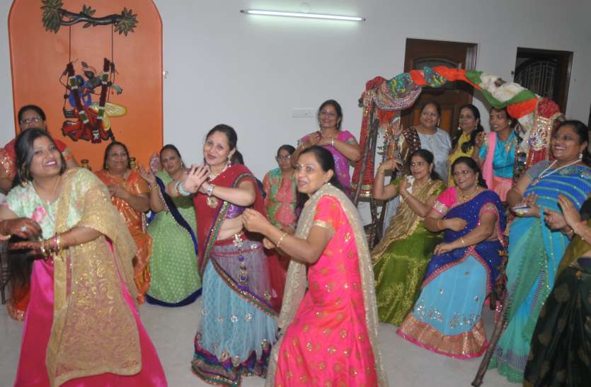 lahriya sarees मानसून और सावन त्योहार के बीच लहरिया प्रिंट की है बहार