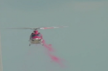 Sp and DM offer flowers to kanwar yatri by a helicopter एसपी और डीएम ने कांवड़ लेकर जा रहे शिवभक्तों पर हेलिकॉप्टर से की पुष्प वर्षा