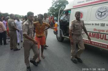 road accident of kavariya in lakhimpur kheri कांवड़ियों से भरी ट्राली में ट्रक ने मारी टक्कर, आधा दर्जन घायल